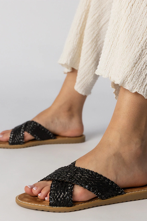 Mustad naiste punutud sussid, „Ellinara"