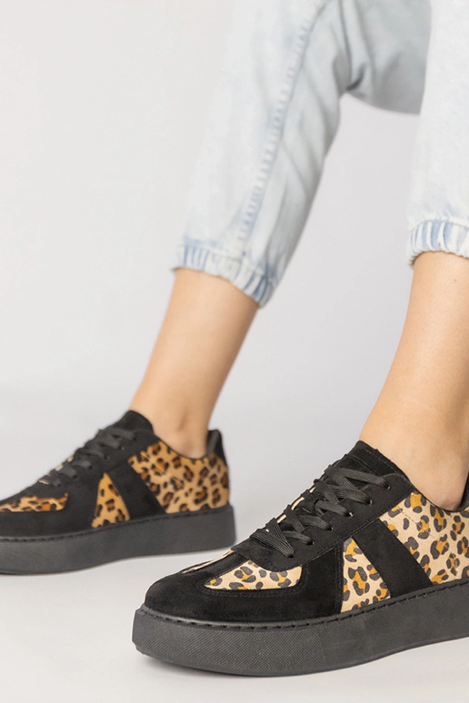 Mustad panterimustriga naiste...