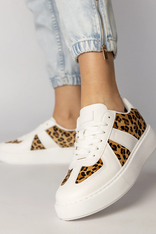 Valged panterimustriga naiste...