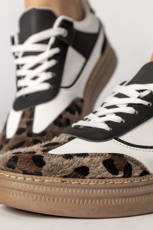 Mustad-valged spordijalatsid...