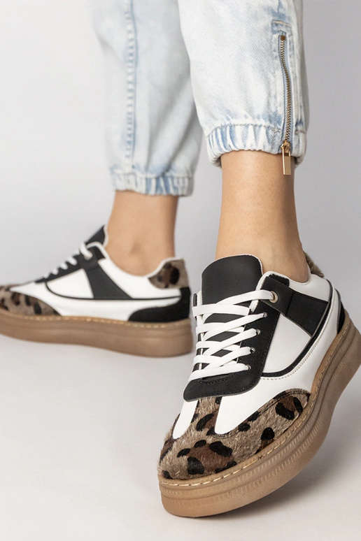 Mustad-valged spordijalatsid...