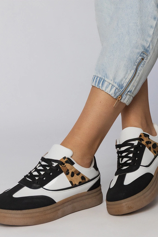 Valged-mustad spordijalatsid...