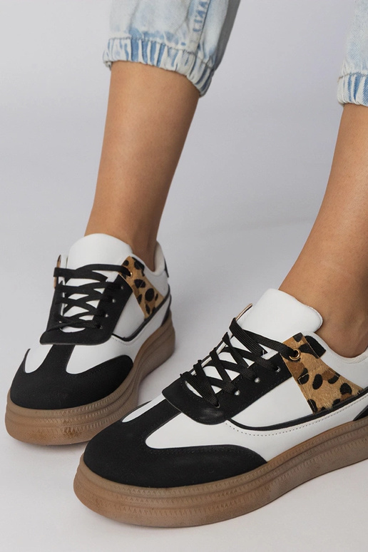 Valged-mustad spordijalatsid...