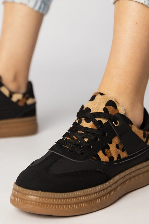 Leopardimustriga naiste...