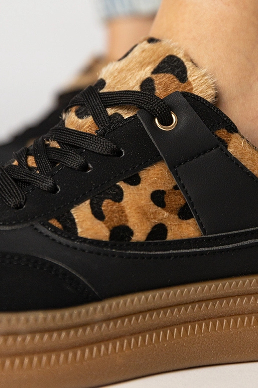 Leopardimustriga naiste...