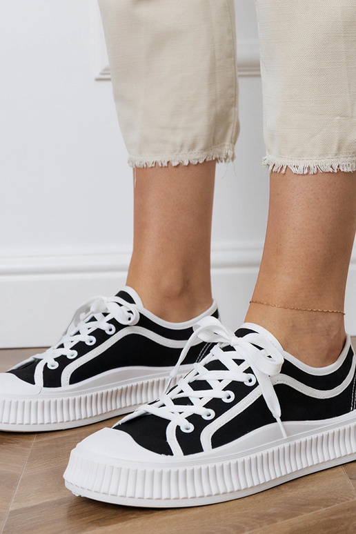 Mustad naiste platvormijalatsid, „Salis"