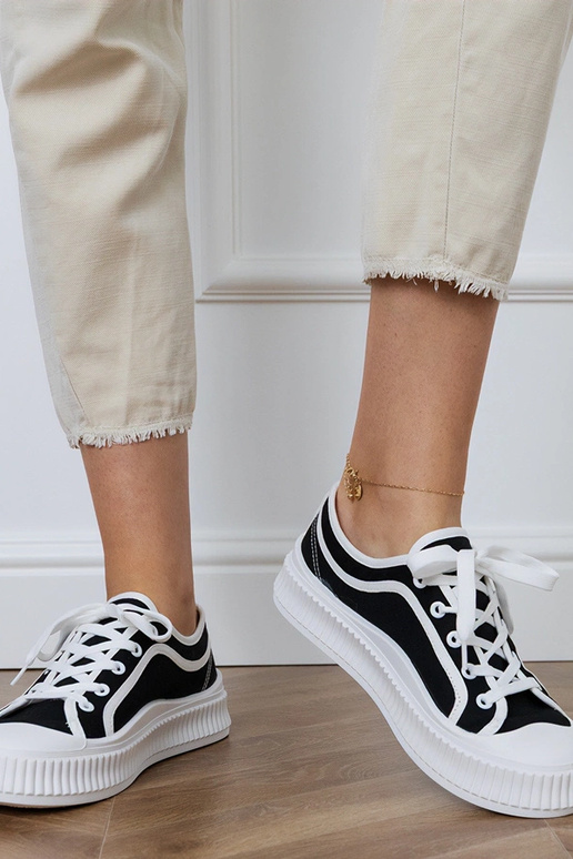 Mustad naiste platvormijalatsid, „Salis"