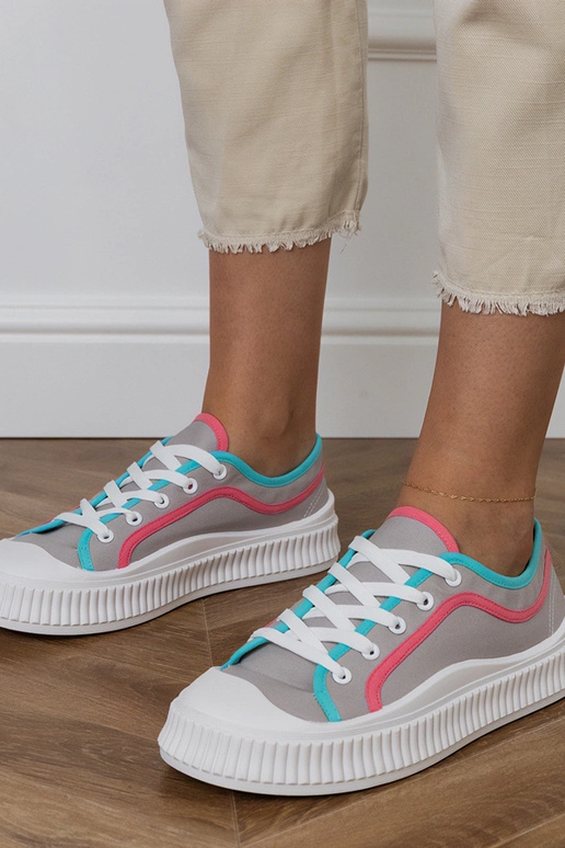 Hallid naiste platvormijalatsid, „Salis"