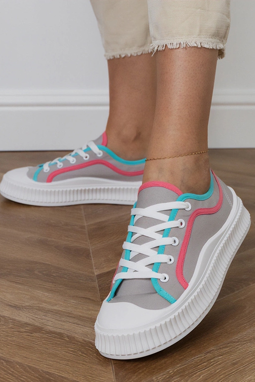 Hallid naiste platvormijalatsid, „Salis"