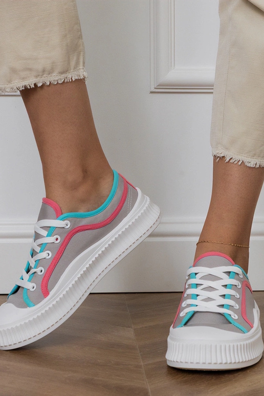 Hallid naiste platvormijalatsid, „Salis"