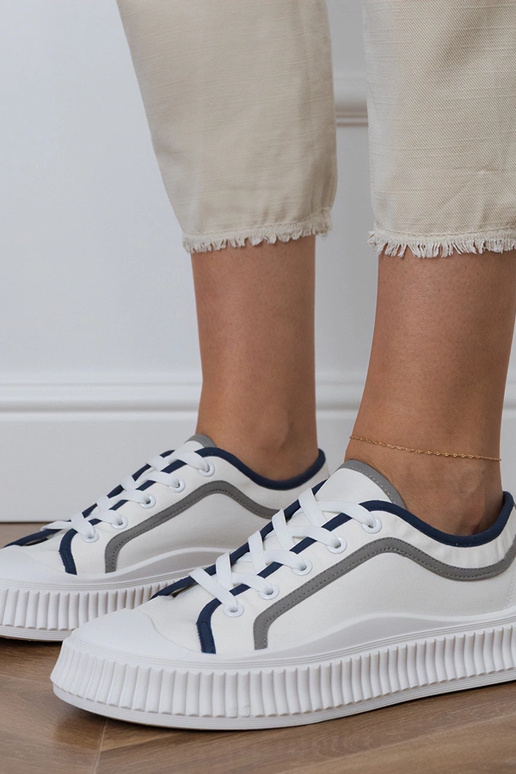 Valged naiste platvormijalatsid, „Salis"