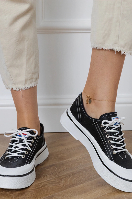 Mustad naiste platvormijalatsid, „Greta"