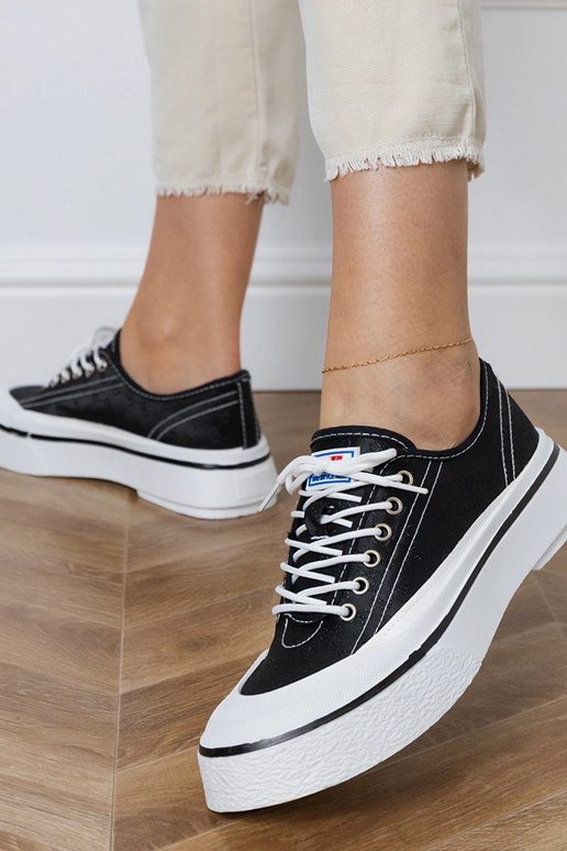 Mustad naiste platvormijalatsid, „Greta"