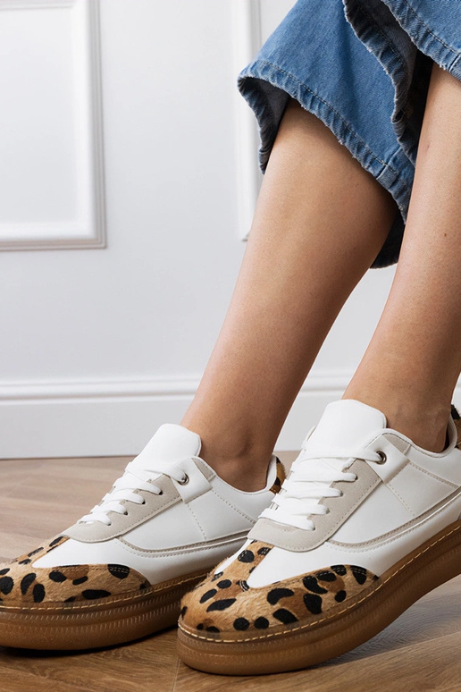 Valged spordijalatsid...