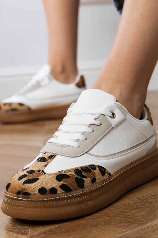 Valged spordijalatsid...