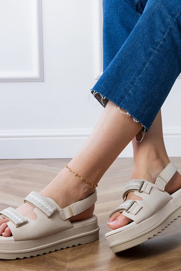 Kreemjad sandaalid... 2