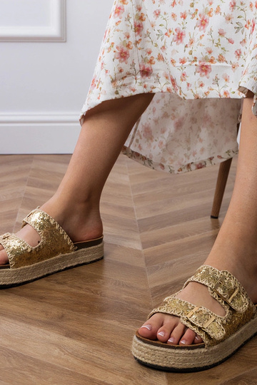 Kuldset värvi espadrillid sädelede ja nööpidega, „Induri"