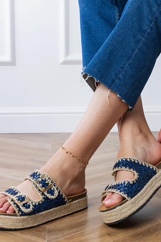 Tumedad sinised espadrillid sädelede...