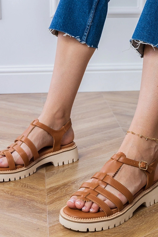 Pruunid gladiatorsandaalid nööbiga,...