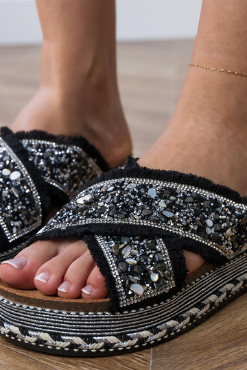 Mustad sussid tsirkoonitega...