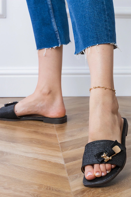 Mustad lamedad sussid kuldse... Mustad lamedad sussid kuldse...