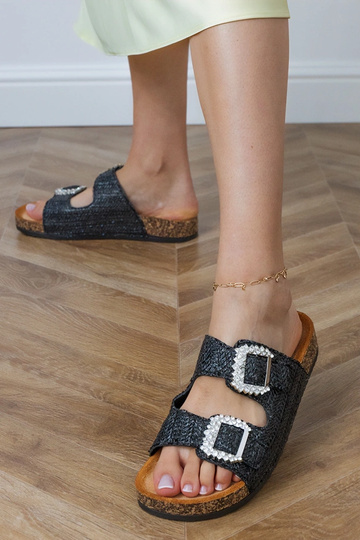 Mustad sussid korkpõhjal...