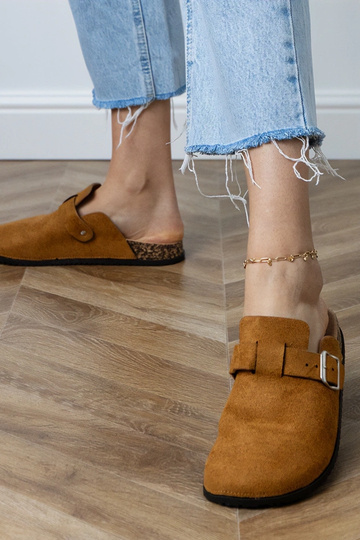 Rohked suletud sussid...