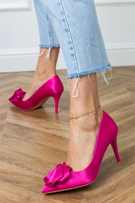 Roosad siidised sandaalid lilledega...