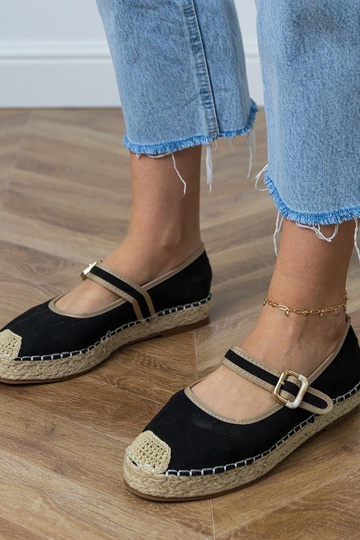 Mustad espadrillid dekoratiivse klambriga Pilata