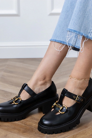 Mustad poolsaapad paksu... 2