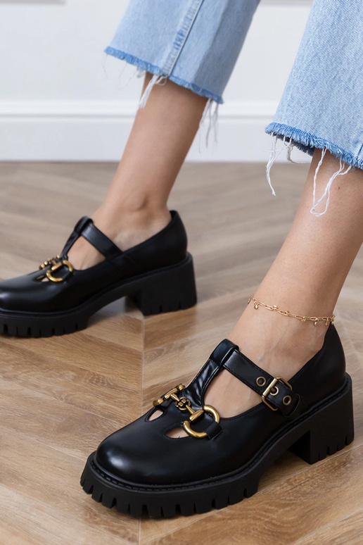 Mustad poolsaapad paksu tallaga... Mustad poolsaapad paksu tallaga...