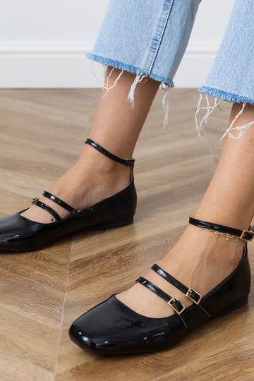 Mustad lakkpoolikud...