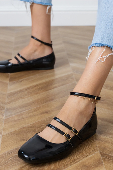 Mustad lakkpoolikud... 2