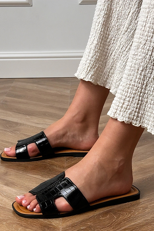 Mustad sussid tasasel tallal...