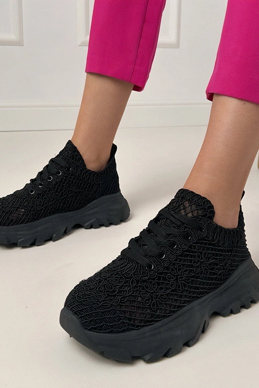 Mustad aeroplaanid platvormil Brokes