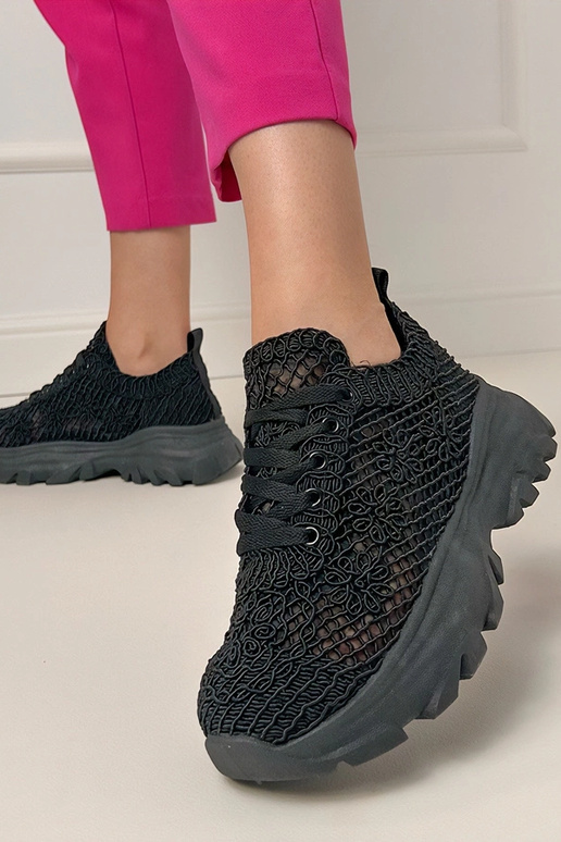 Mustad aeroplaanid platvormil Brokes