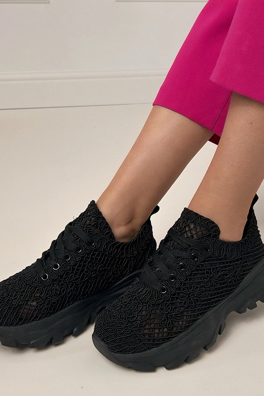 Mustad aeroplaanid platvormil Brokes