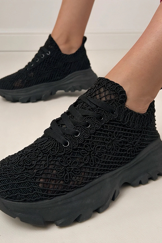 Mustad aeroplaanid platvormil Brokes