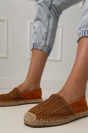 Pruunid avatud espadrillid platvormil Plevis