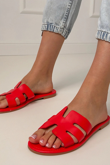 Punased sussid lõigetega Ragos