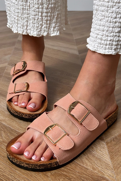 Roosad sussid pandlitega korkpõhjal...