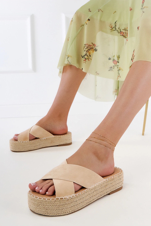 Kahvatu liivavärvi espadrillide...