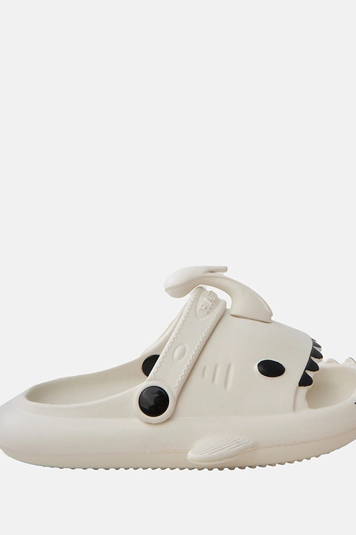 Valged laste sussid hai motiividega...