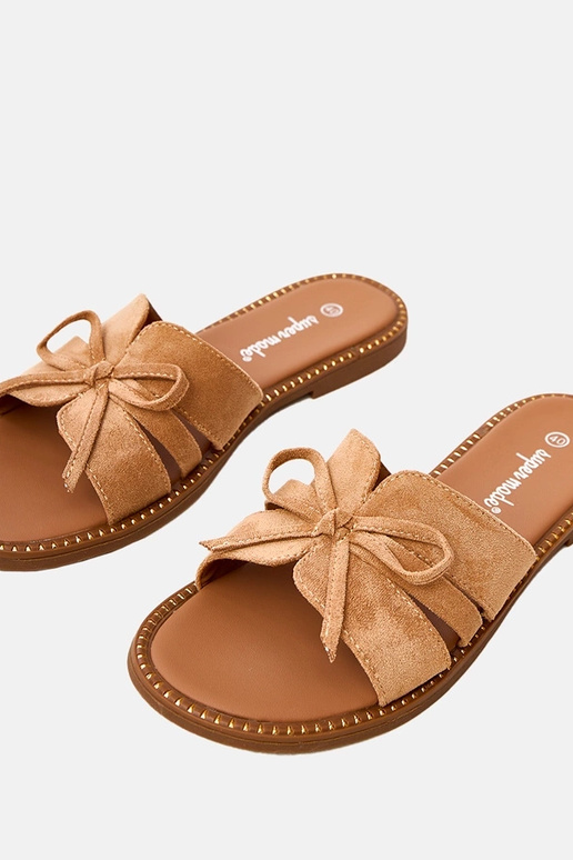 Pruunid sussid lipsuga ja äärtes...