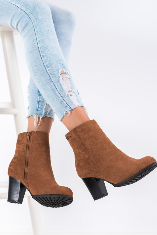 Pruunid saapad madalate kontsadega