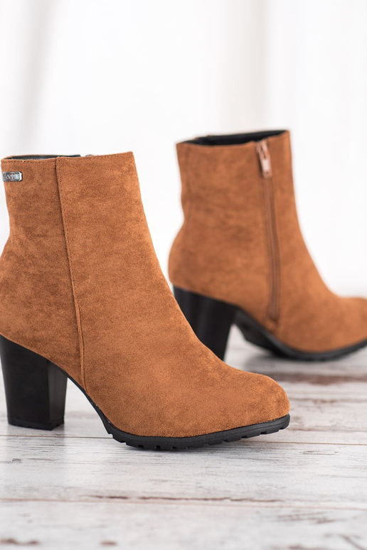 Pruunid saapad madalate kontsadega