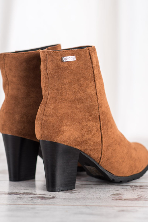 Pruunid saapad madalate kontsadega