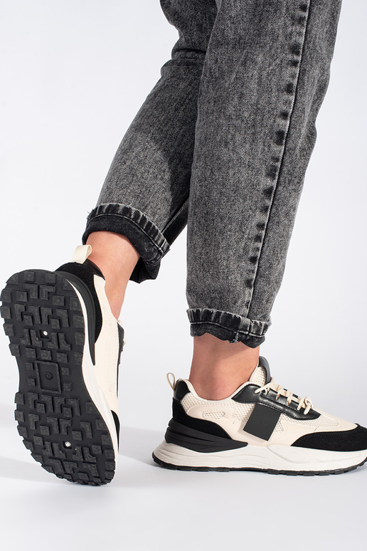 Mustad ja beežid naiste jalatsid Mustad ja beežid naiste jalatsid