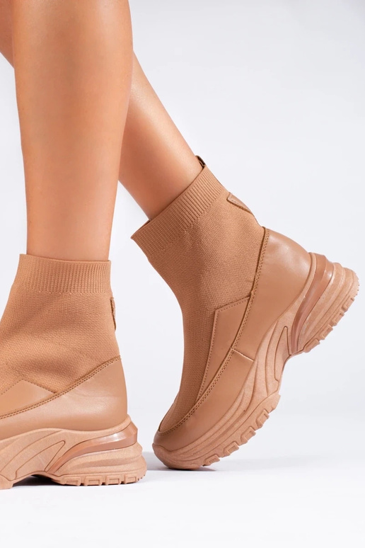 Sportliku stiiliga naiste saapad... Sportliku stiiliga naiste saapad...