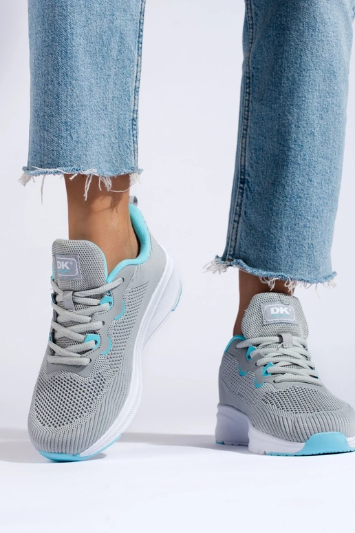 Sportliku stiiliga naiste kingade...